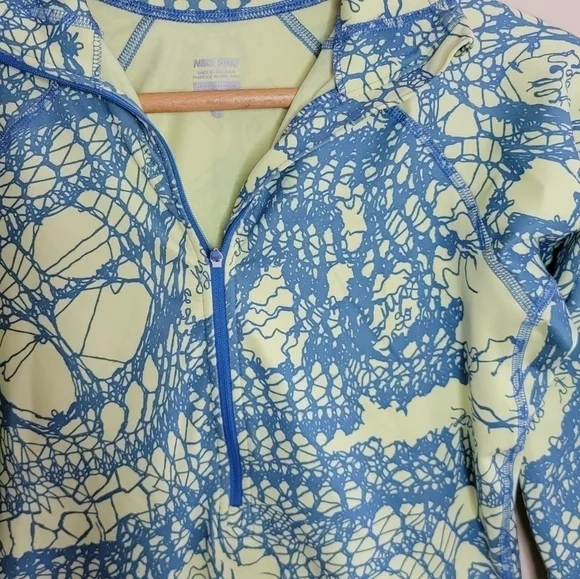 Nike Pro | Pastel Yellow & Blue Abstract Print Half Zip Pullover Top Size Medium - Picture 5 of 5